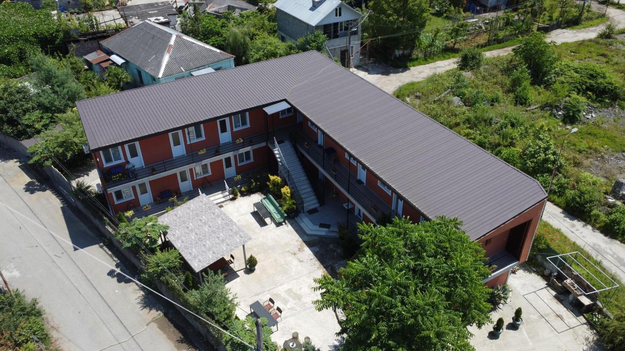 Pavillion Guest House バトゥーミ エクステリア 写真