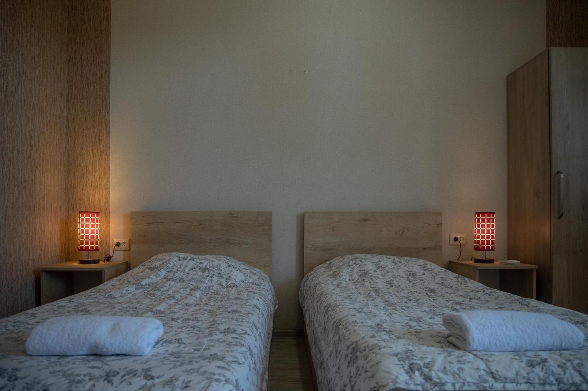 Pavillion Guest House バトゥーミ エクステリア 写真