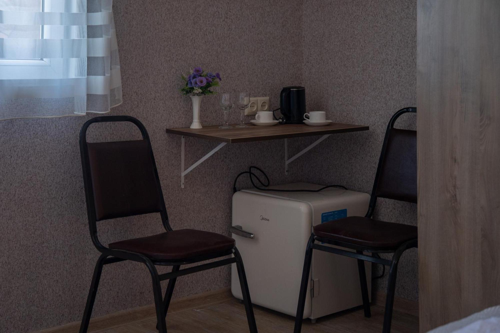 Pavillion Guest House バトゥーミ エクステリア 写真